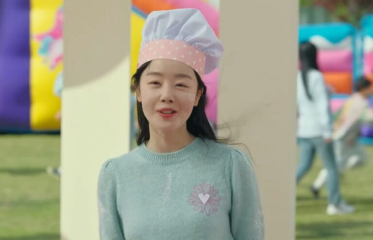 Go Eun-ha played by Han Sunhwa wearing a mint knitted top from My Sweet Mobster episode 1