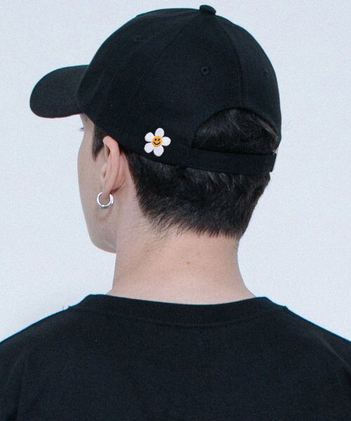 A male model wearing Unisex Back Small Flower Embroidered Ball Cap by GRAVER available on MUSINSA