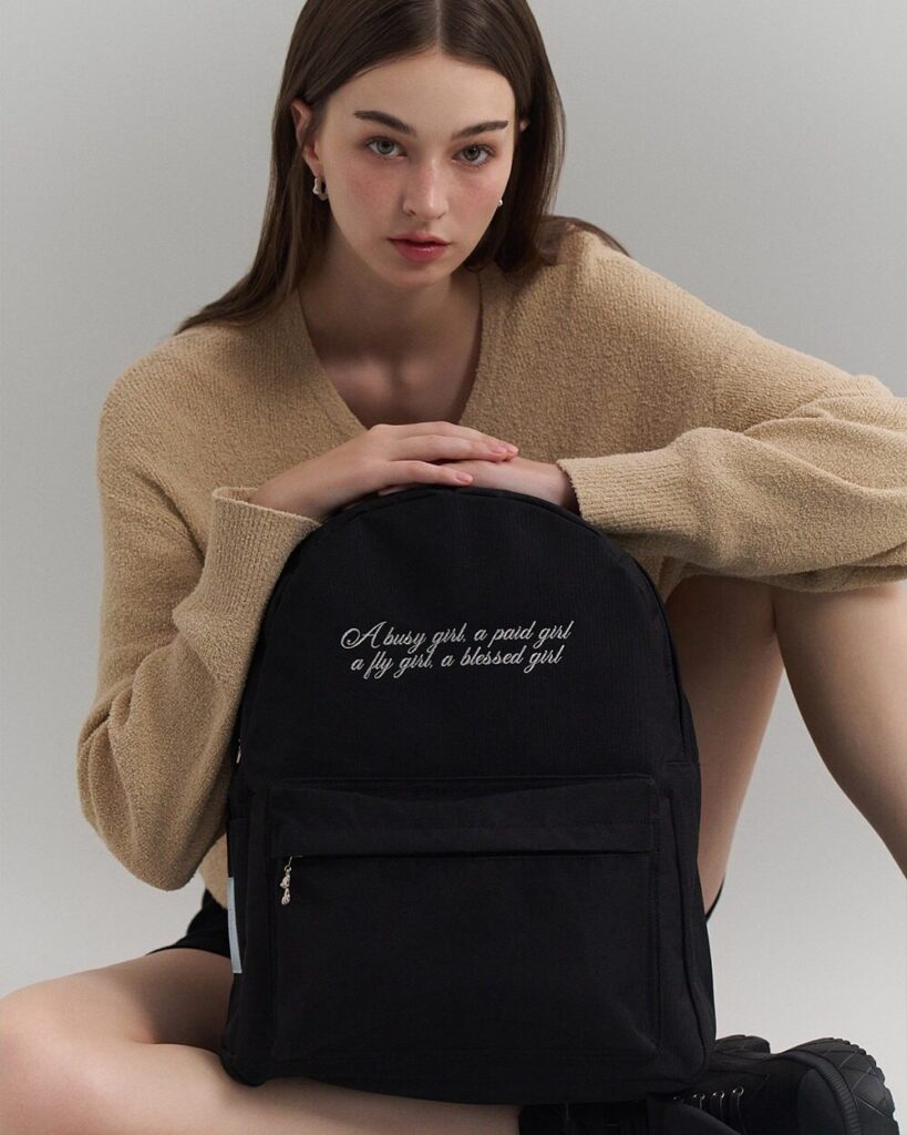 Entre Reves A BUSY GIRL backpack