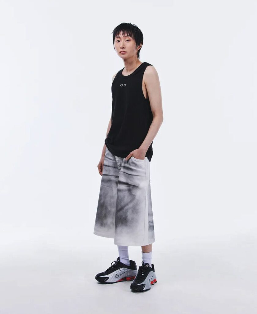 A Korean model wearing K-fashion streetwear Scallywag Spray Bermuda Denim Pants on MUSINSA Global